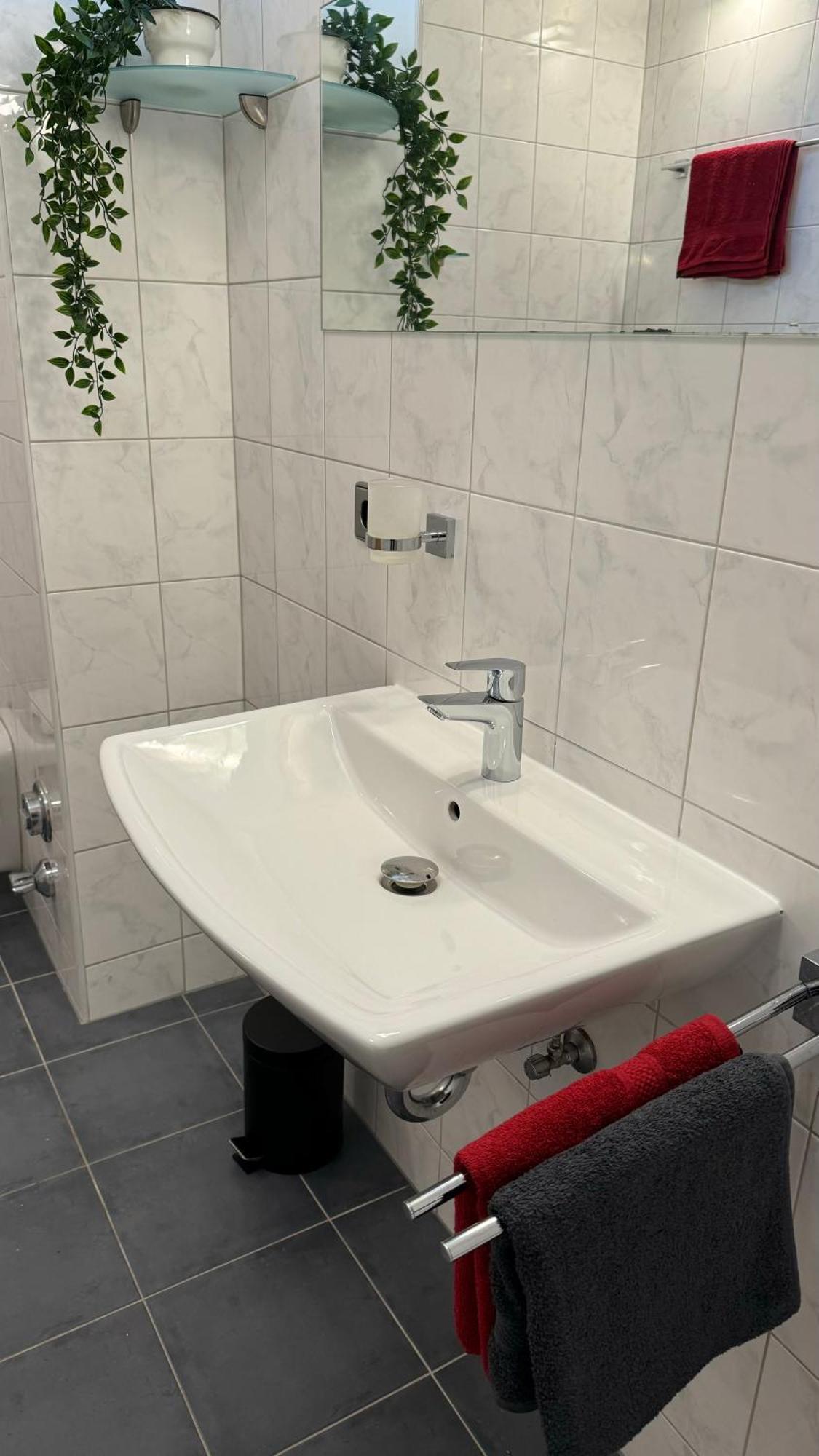 City Apartement Linz Fuer 5 Gaeste Mit Self-Checkin Und Kueche Esterno foto